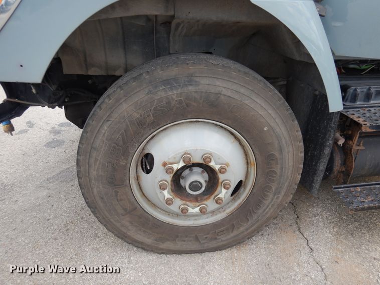 image for item DI6666 2010 International 7300  dump truck