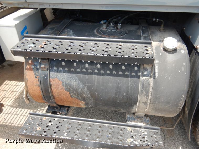 image for item DI6666 2010 International 7300  dump truck