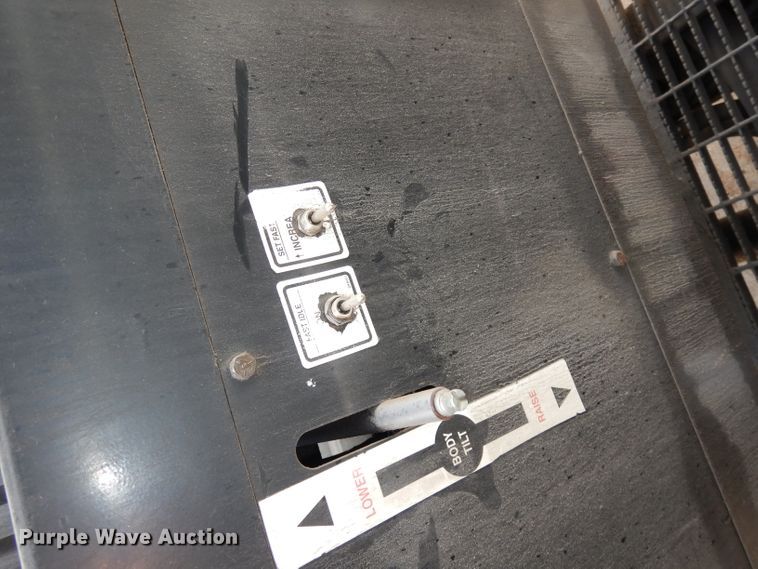 image for item DI6666 2010 International 7300  dump truck