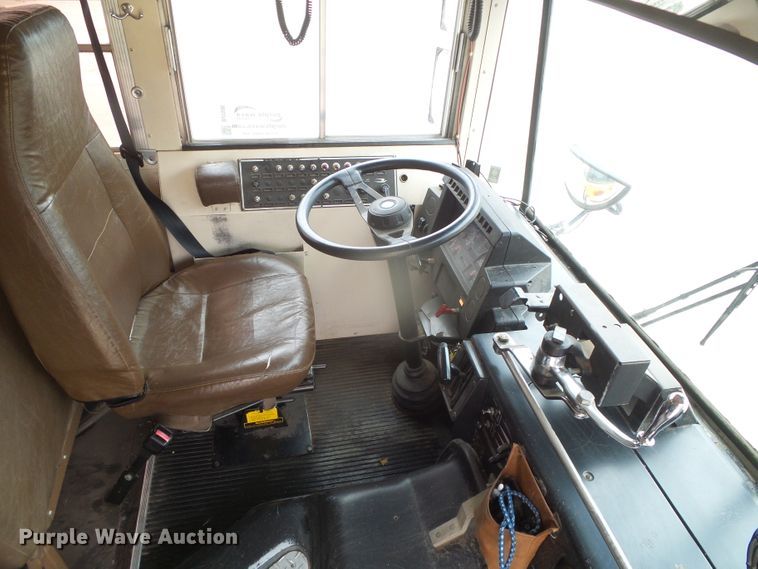 image for item DJ7506 1995 Bluebird 8400S school bus