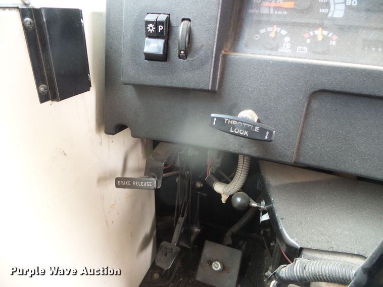 image for item DJ7506 1995 Bluebird 8400S school bus