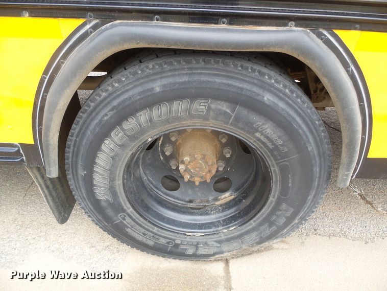 image for item DJ7506 1995 Bluebird 8400S school bus