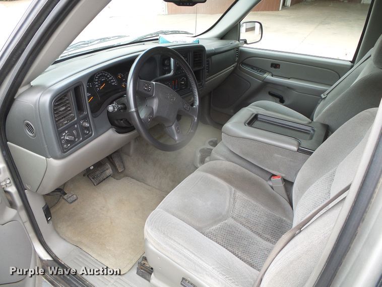 image for item DJ7507 2005 Chevrolet Suburban  SUV