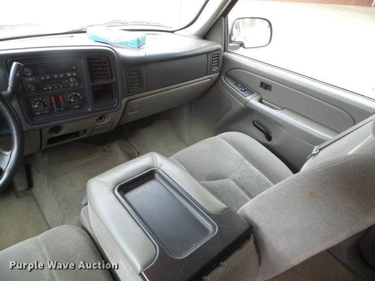 image for item DJ7507 2005 Chevrolet Suburban  SUV