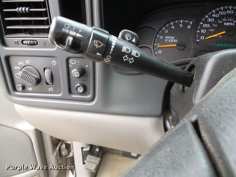 image for item DJ7507 2005 Chevrolet Suburban  SUV