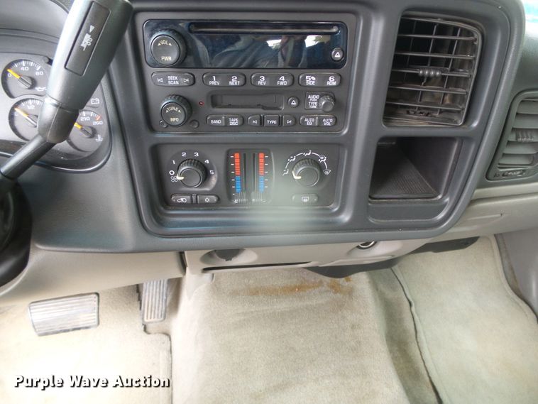 image for item DJ7507 2005 Chevrolet Suburban  SUV