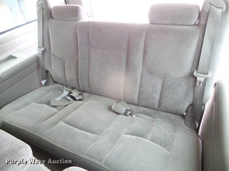 image for item DJ7507 2005 Chevrolet Suburban  SUV