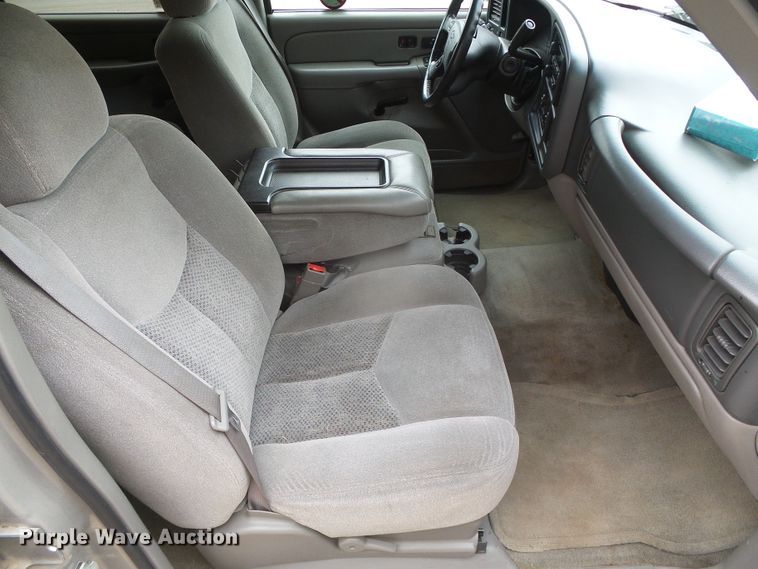 image for item DJ7507 2005 Chevrolet Suburban  SUV