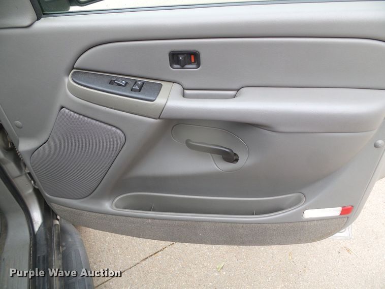 image for item DJ7507 2005 Chevrolet Suburban  SUV