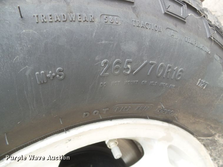 image for item DJ7507 2005 Chevrolet Suburban  SUV