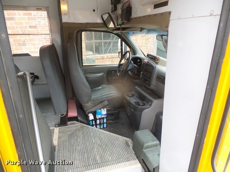 image for item DJ7508 1998 Chevrolet Express  school bus