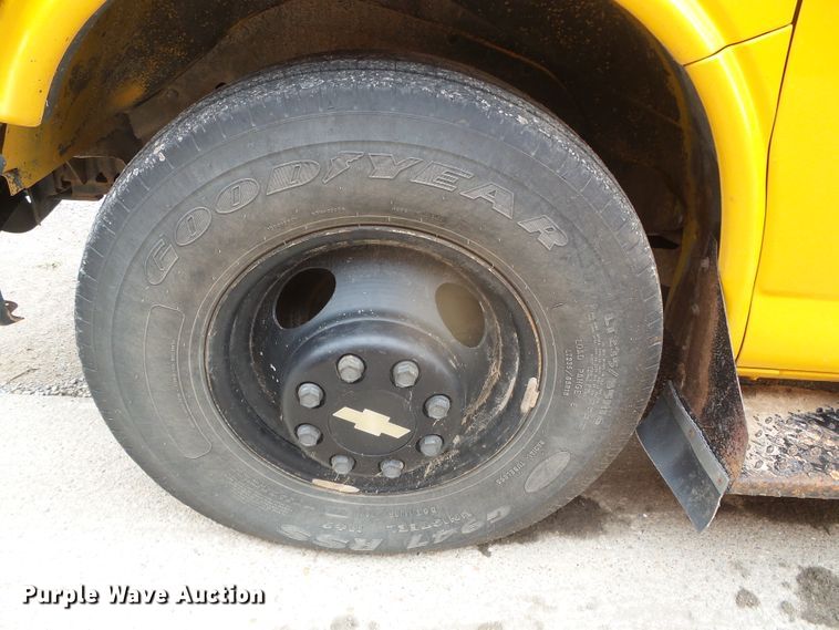 image for item DJ7508 1998 Chevrolet Express  school bus