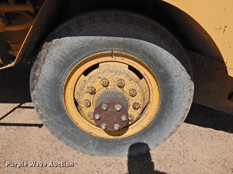 image for item DK2476 Etnyre  chip spreader