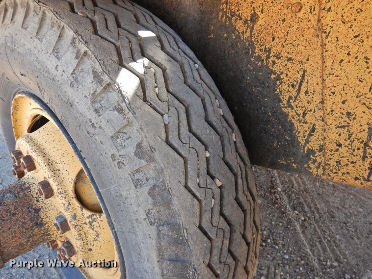 image for item DK2476 Etnyre  chip spreader