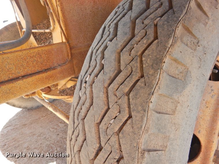 image for item DK2476 Etnyre  chip spreader