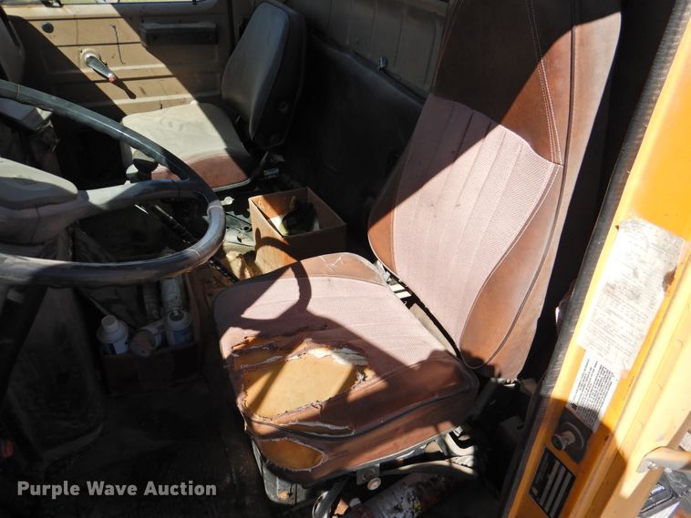 image for item DK2477 1986 International 2575  oil distributor truck