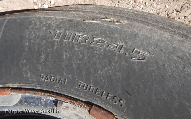 image for item DK2477 1986 International 2575  oil distributor truck