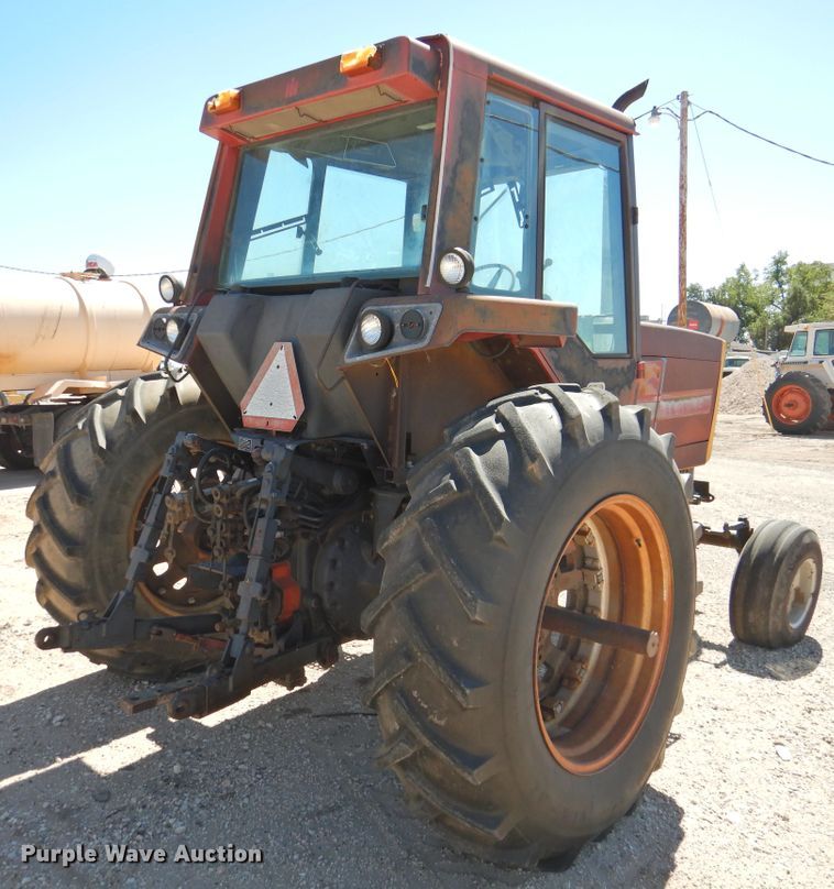 image for item DK2481 1981 International 3688  tractor