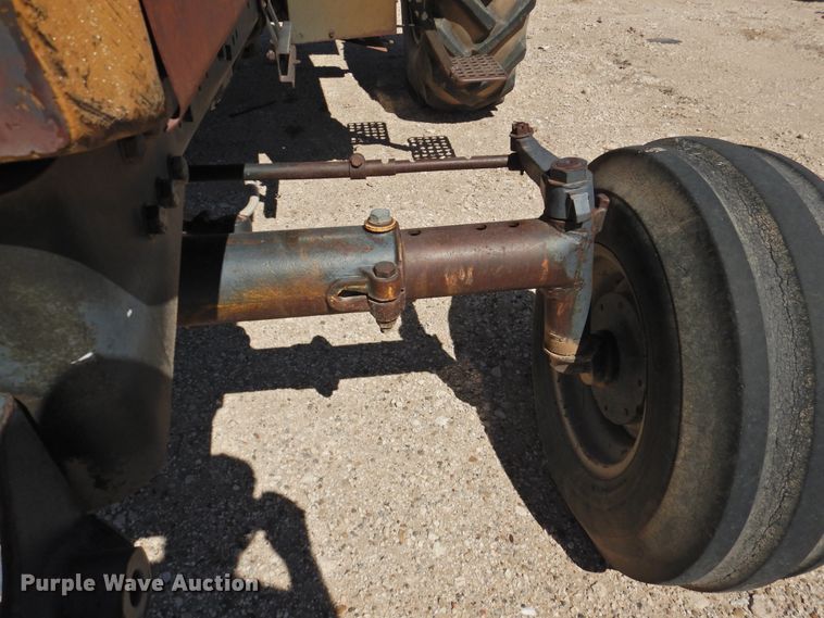 image for item DK2481 1981 International 3688  tractor