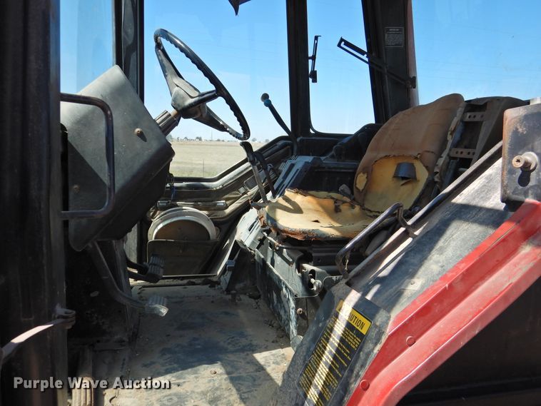 image for item DK2481 1981 International 3688  tractor