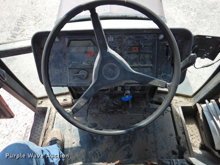 image for item DK2481 1981 International 3688  tractor