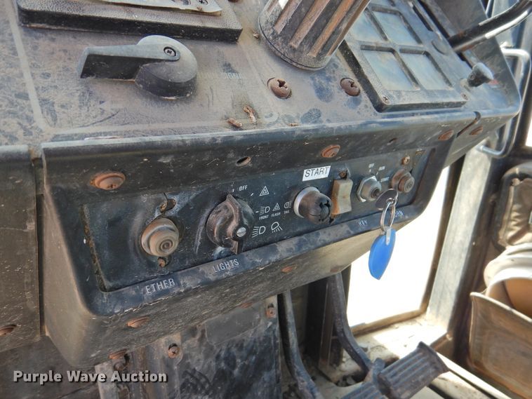 image for item DK2481 1981 International 3688  tractor