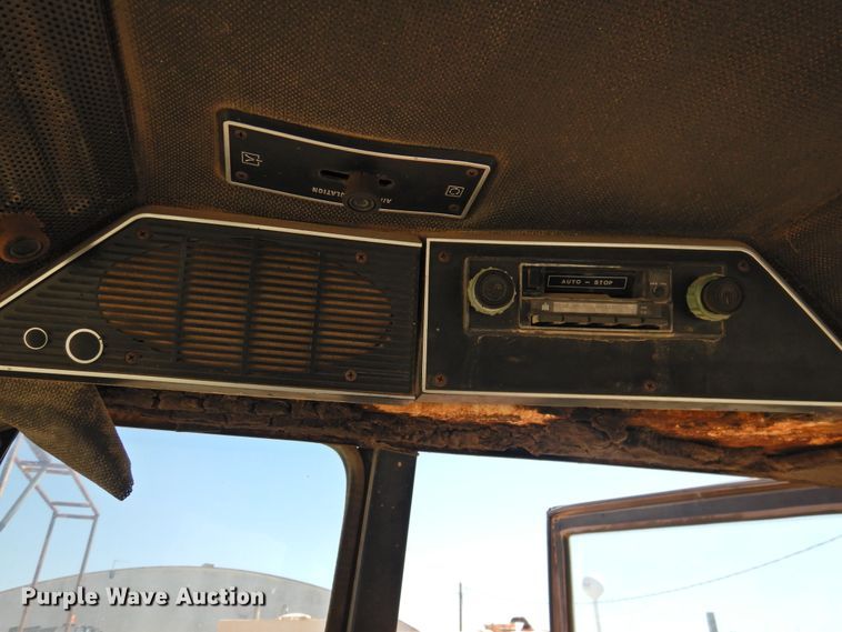 image for item DK2481 1981 International 3688  tractor