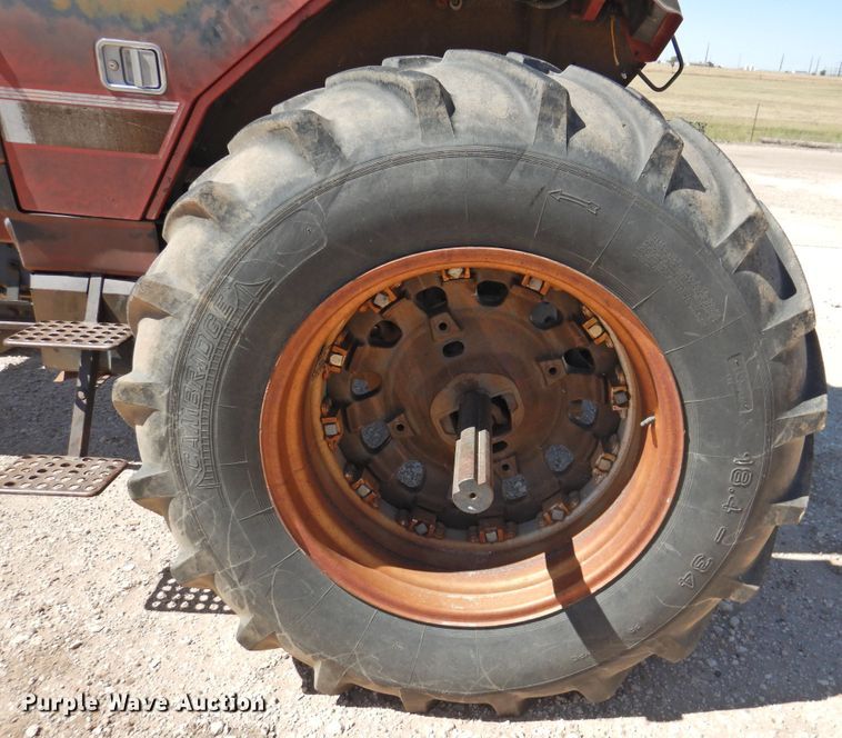 image for item DK2481 1981 International 3688  tractor