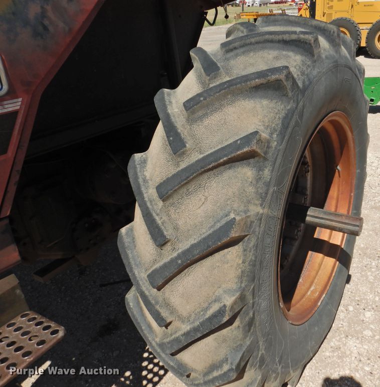 image for item DK2481 1981 International 3688  tractor