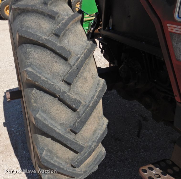 image for item DK2481 1981 International 3688  tractor