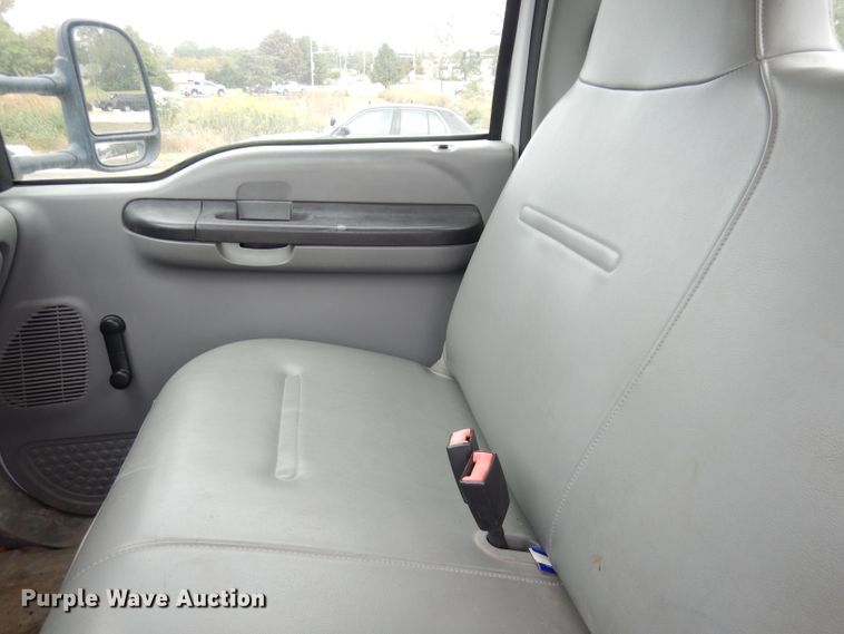 image for item DK2987 2006 Ford F550 Super Duty XL  truck cab and chassis