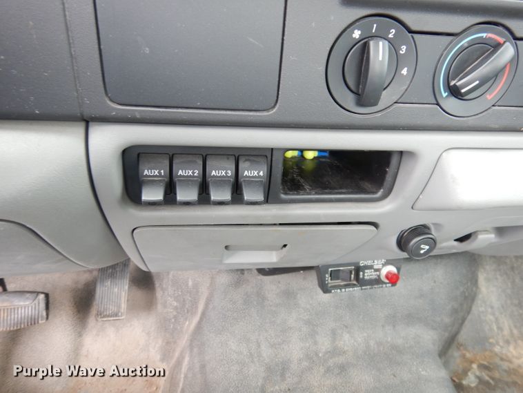 image for item DK2987 2006 Ford F550 Super Duty XL  truck cab and chassis