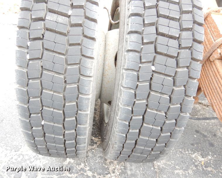 image for item DK2987 2006 Ford F550 Super Duty XL  truck cab and chassis