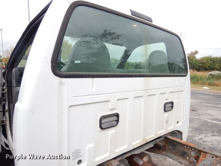 image for item DK2987 2006 Ford F550 Super Duty XL  truck cab and chassis