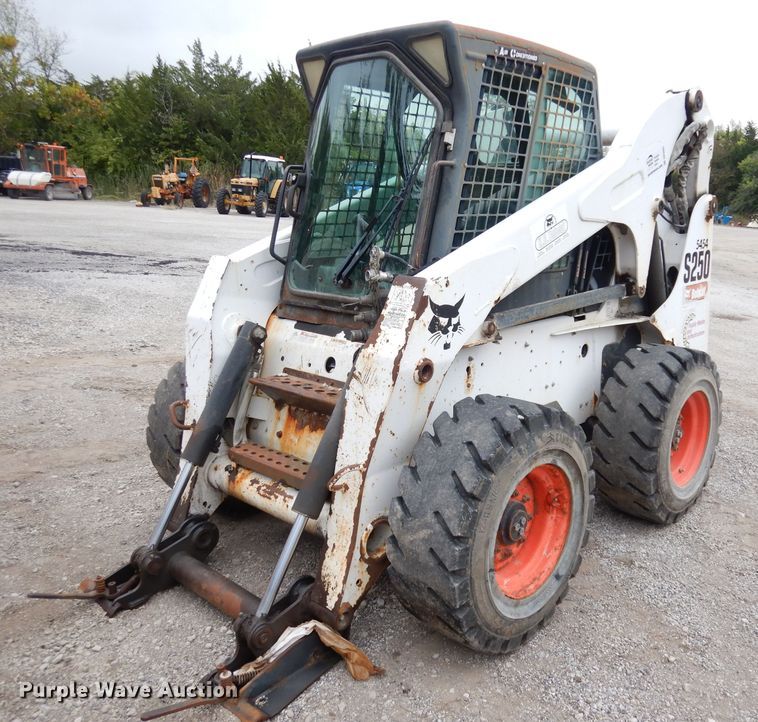 image for item DK3007 2006 Bobcat S250  skid steer loader