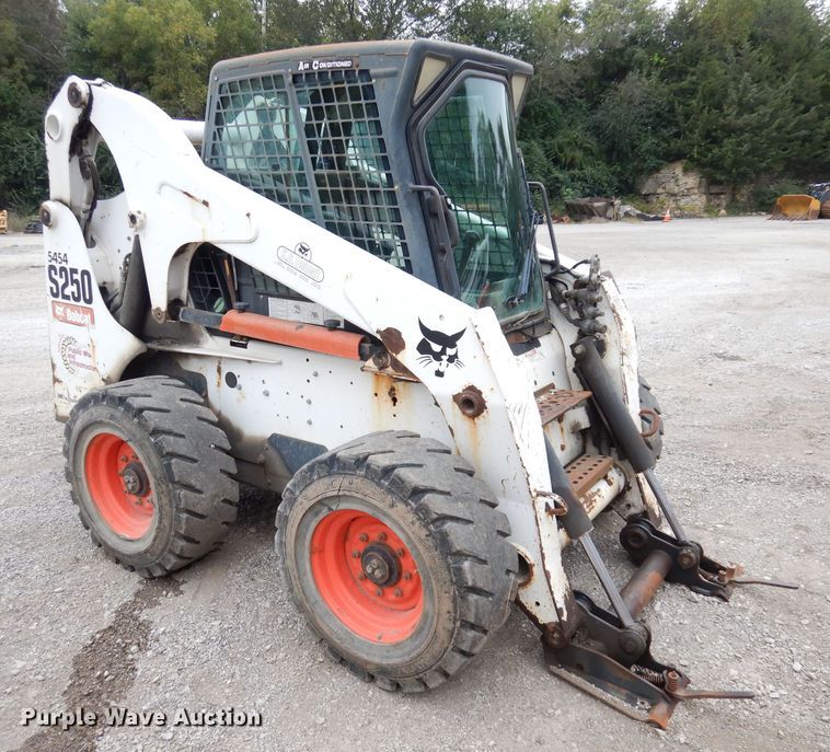 image for item DK3007 2006 Bobcat S250  skid steer loader