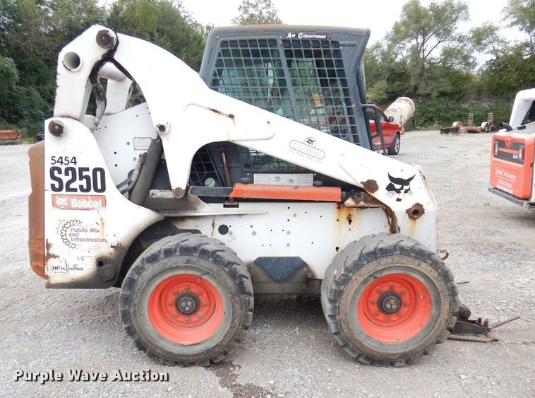image for item DK3007 2006 Bobcat S250  skid steer loader