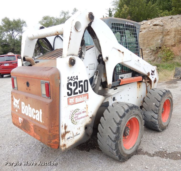 image for item DK3007 2006 Bobcat S250  skid steer loader