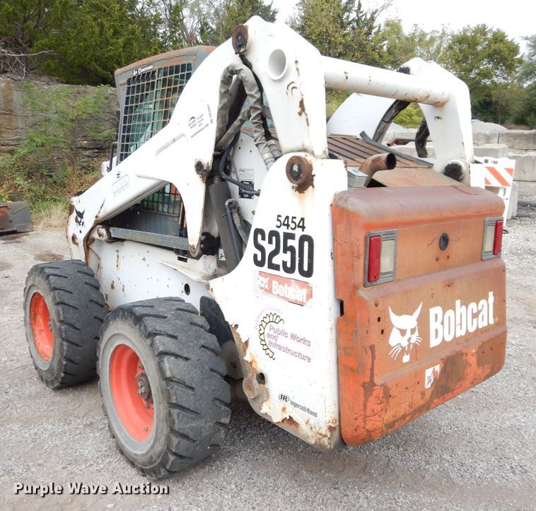 image for item DK3007 2006 Bobcat S250  skid steer loader