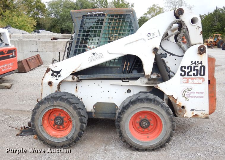 image for item DK3007 2006 Bobcat S250  skid steer loader