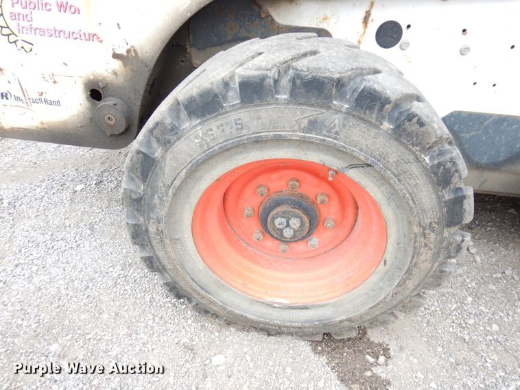 image for item DK3007 2006 Bobcat S250  skid steer loader