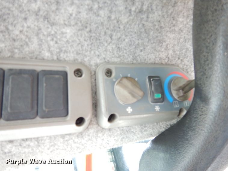 image for item DK3007 2006 Bobcat S250  skid steer loader