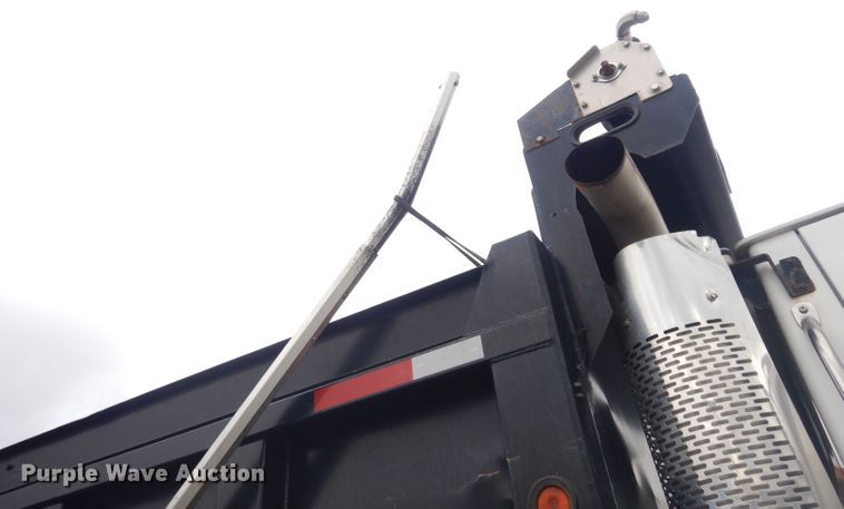 image for item DK3022 2005 Sterling L7500  dump truck