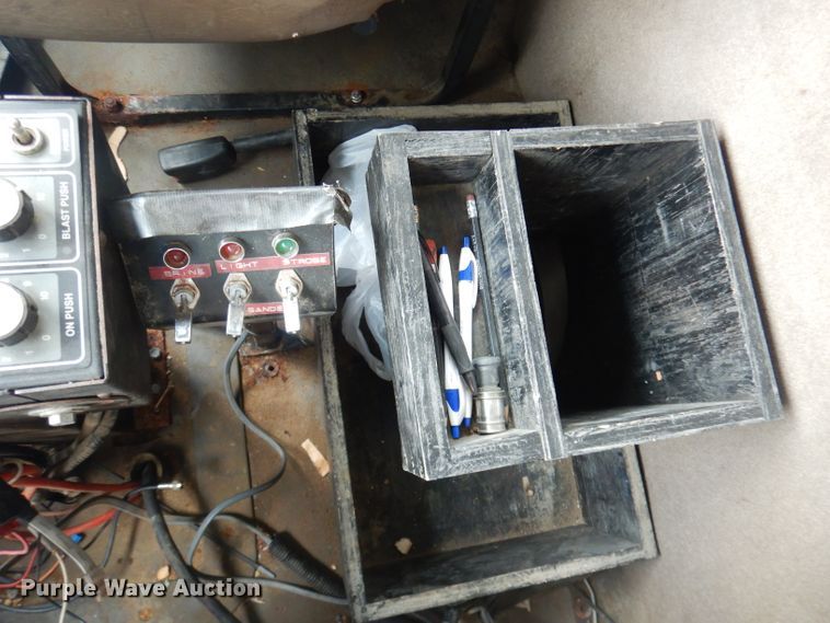 image for item DK3022 2005 Sterling L7500  dump truck