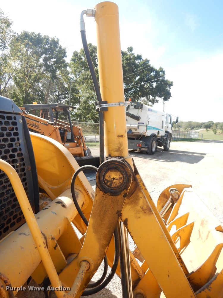 image for item DK3043 2001 John Deere 310SG  backhoe