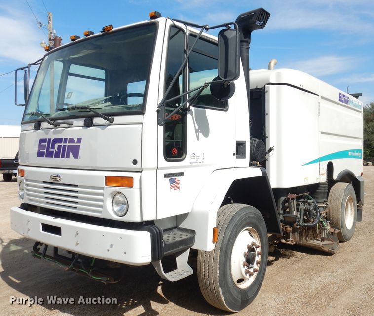 image for item DK3044 2001 Elgin SC8000 Whirlwind  street sweeper truck