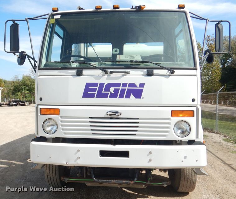 image for item DK3044 2001 Elgin SC8000 Whirlwind  street sweeper truck