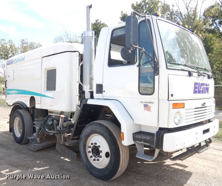 image for item DK3044 2001 Elgin SC8000 Whirlwind  street sweeper truck