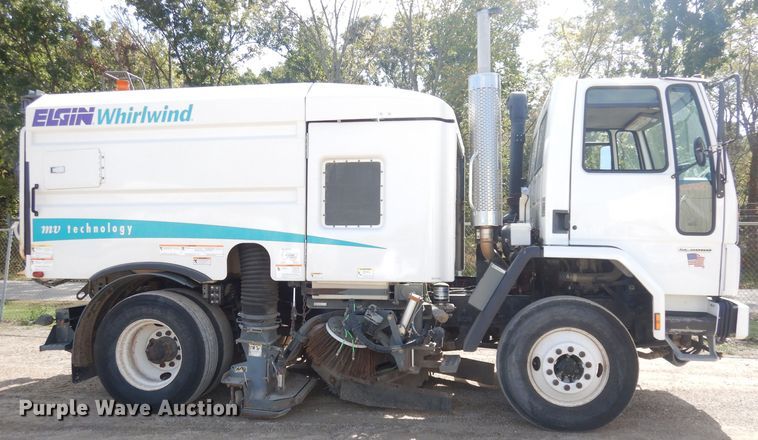 image for item DK3044 2001 Elgin SC8000 Whirlwind  street sweeper truck