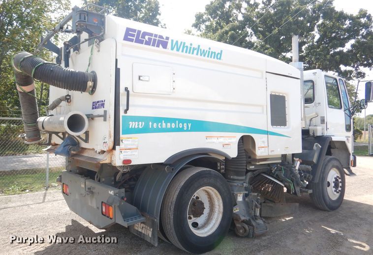 image for item DK3044 2001 Elgin SC8000 Whirlwind  street sweeper truck